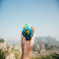Hoe kun je duurzaam reizen met een kleine ecologische voetafdruk?