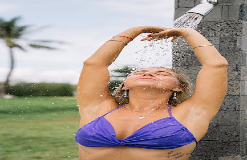 Waarom nemen mensen een koude douche? Dit is wat het met je lichaam doet