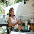 Op vakantie met een elektrische auto? Kies een camping met laadpaal